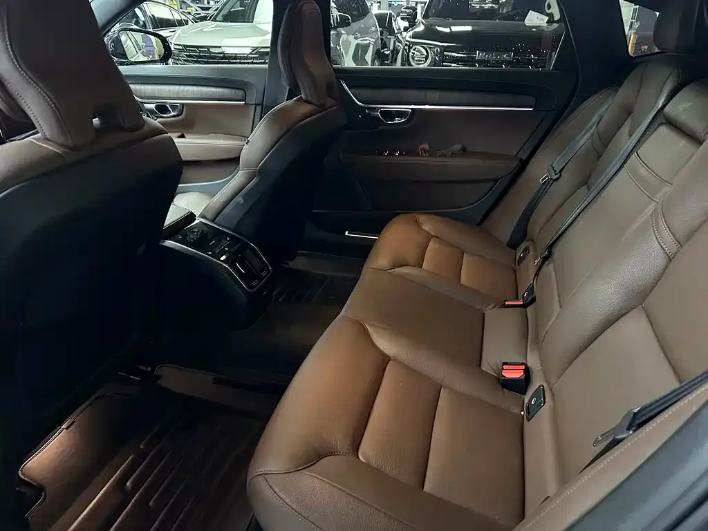 Volvo S90 — фото 8