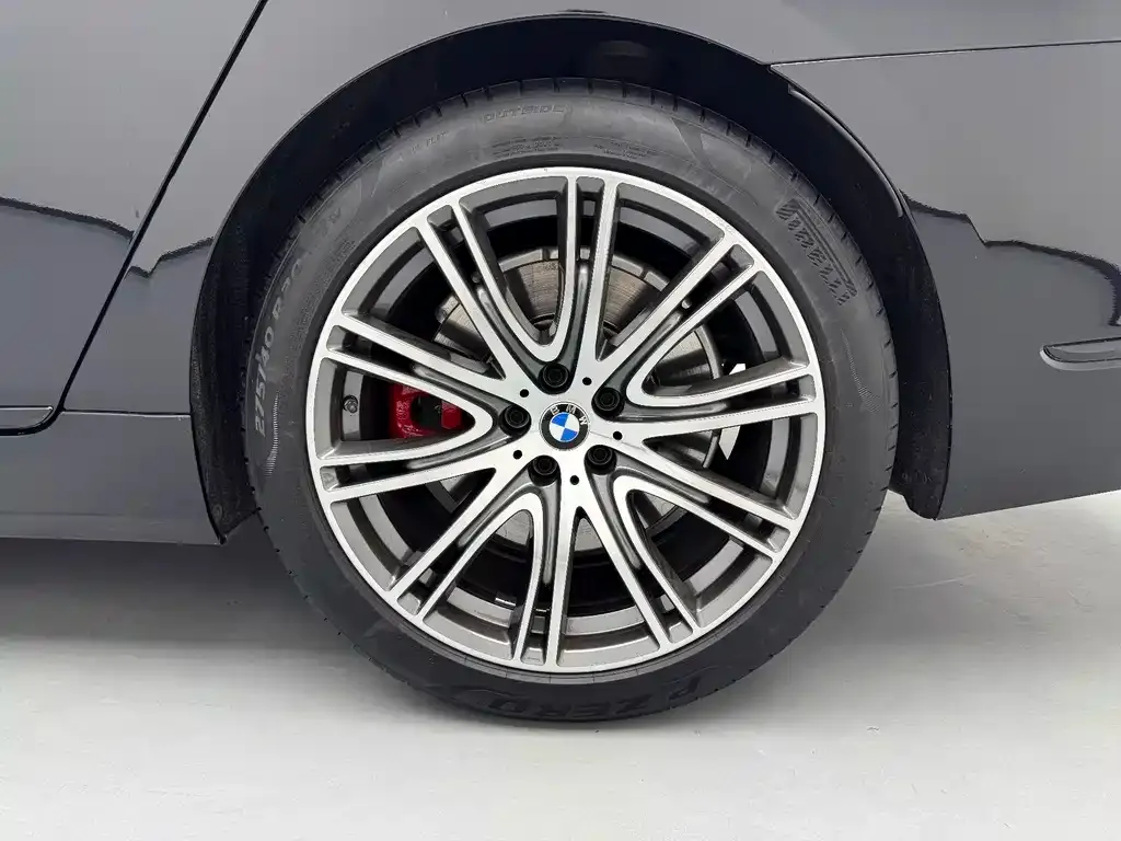 BMW 7 Series — фото 10