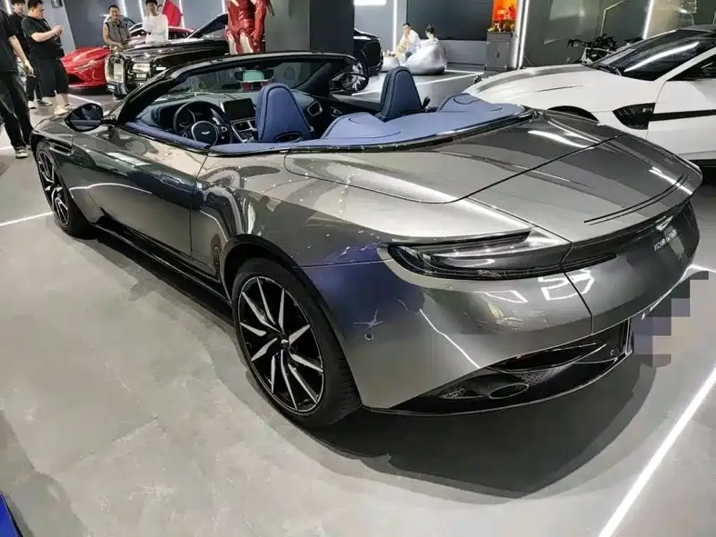 Aston Martin DB11 — фото 7