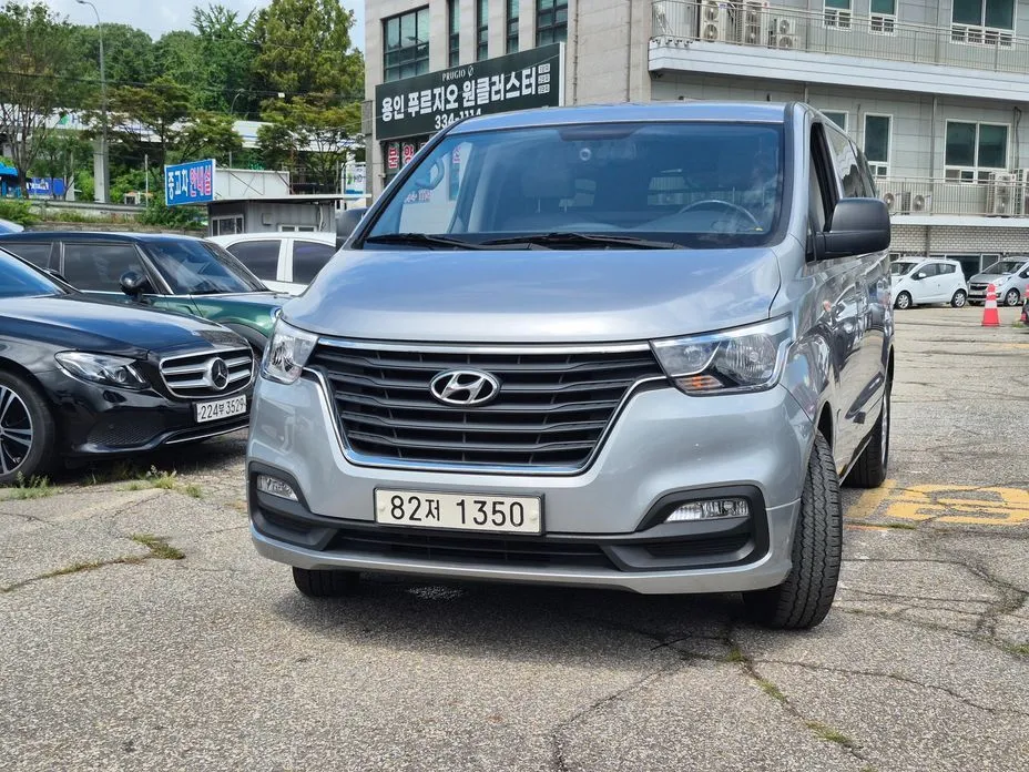 Hyundai Starex — фото 1
