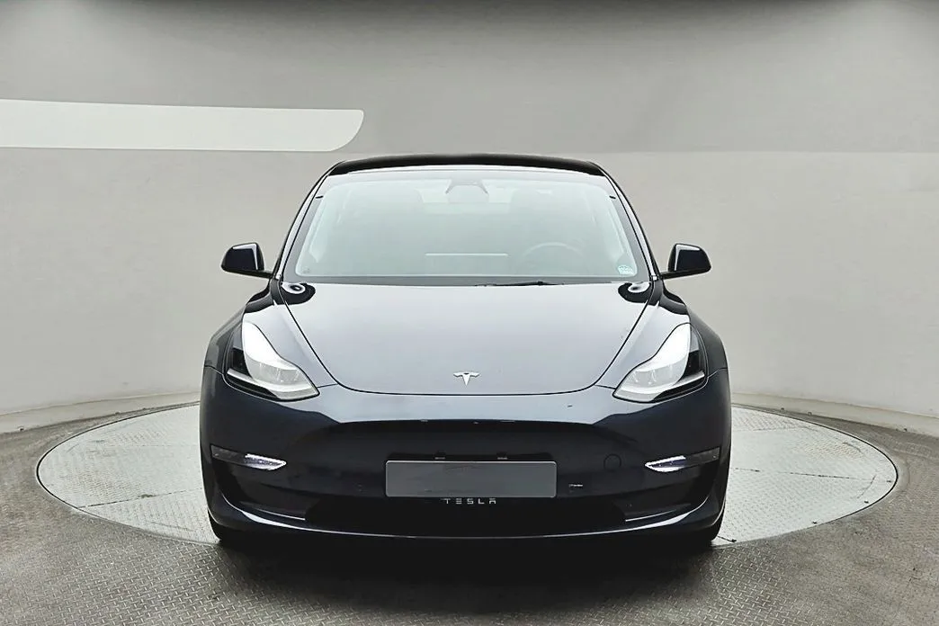 Tesla Model 3 — фото 1