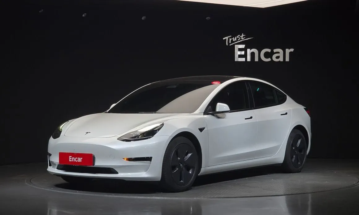Tesla Model 3 — фото 1