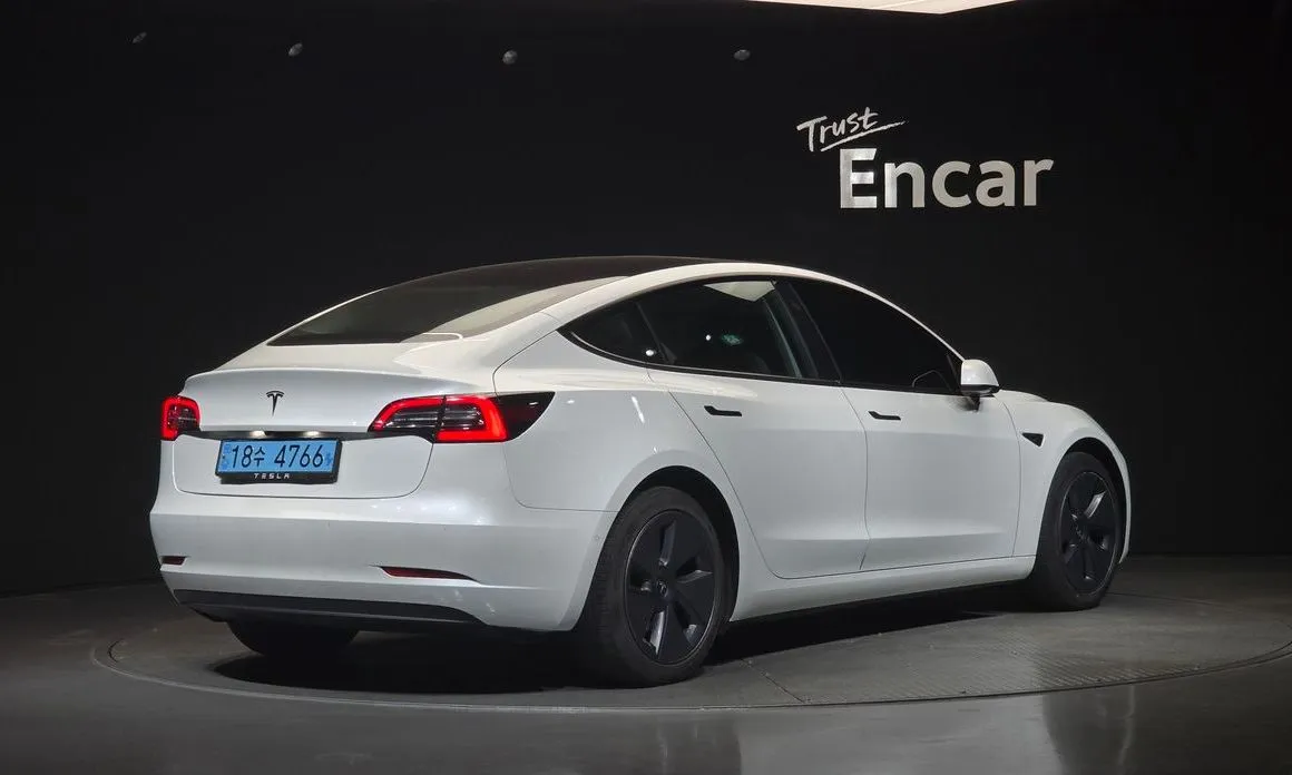 Tesla Model 3 — фото 2