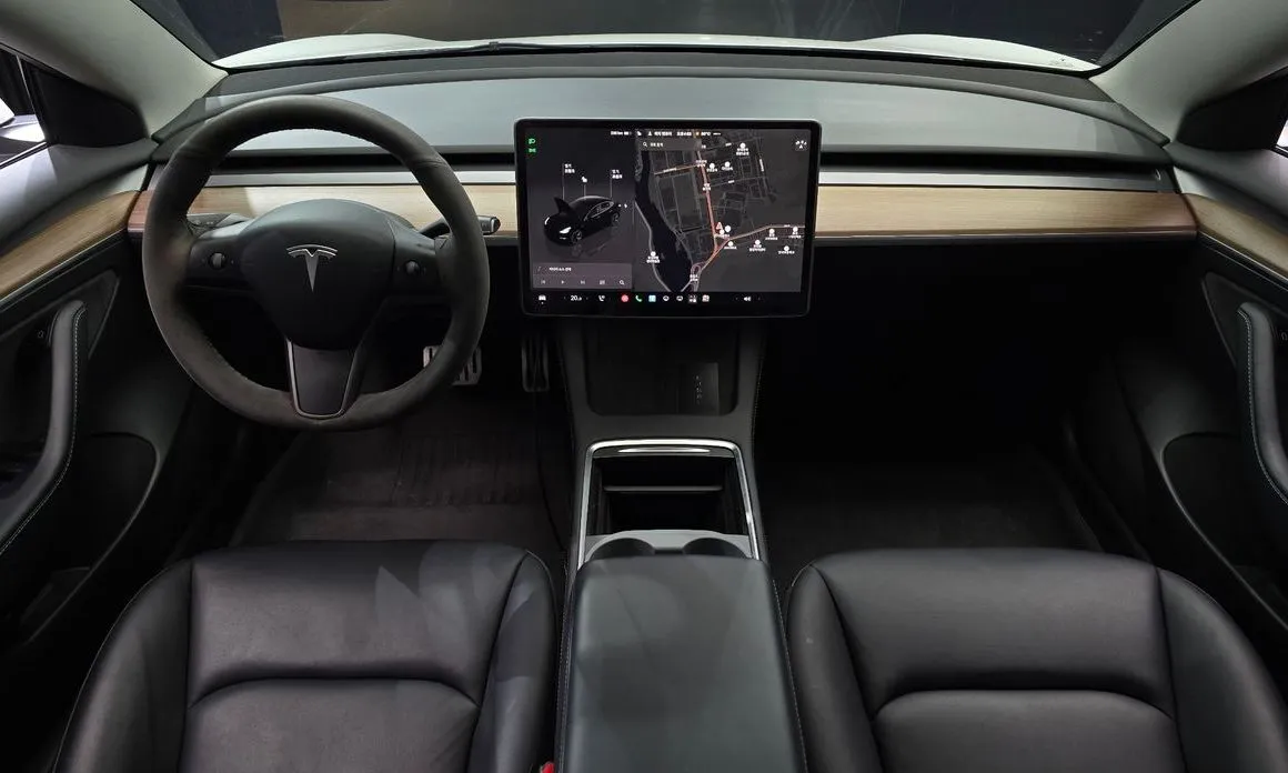 Tesla Model 3 — фото 9