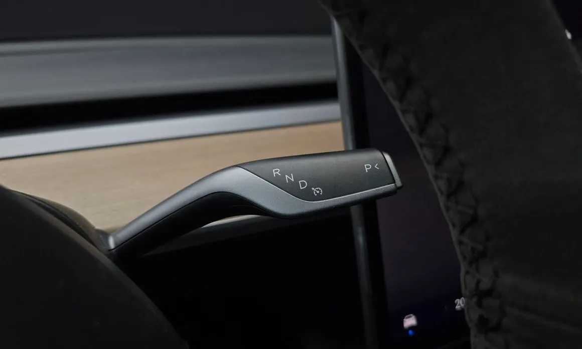 Tesla Model 3 — фото 4