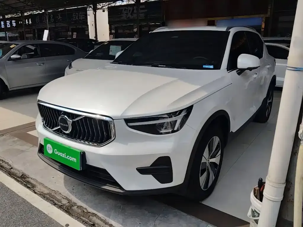 Volvo XC40 — фото 4