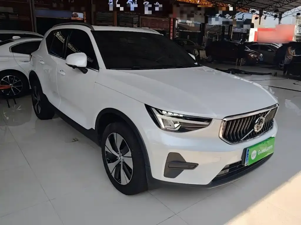 Volvo XC40 — фото 7