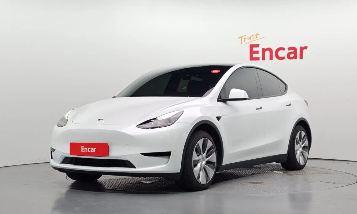 Tesla Model Y — фото 1