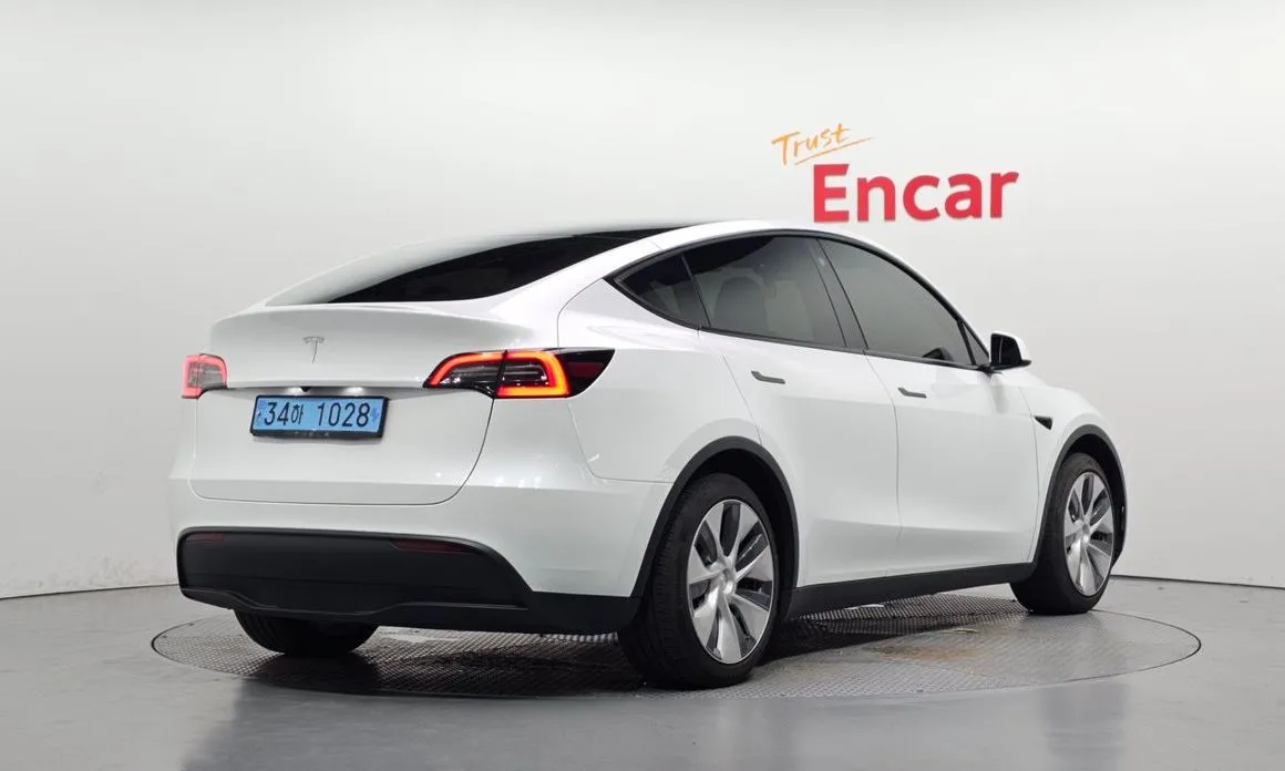 Tesla Model Y — фото 8