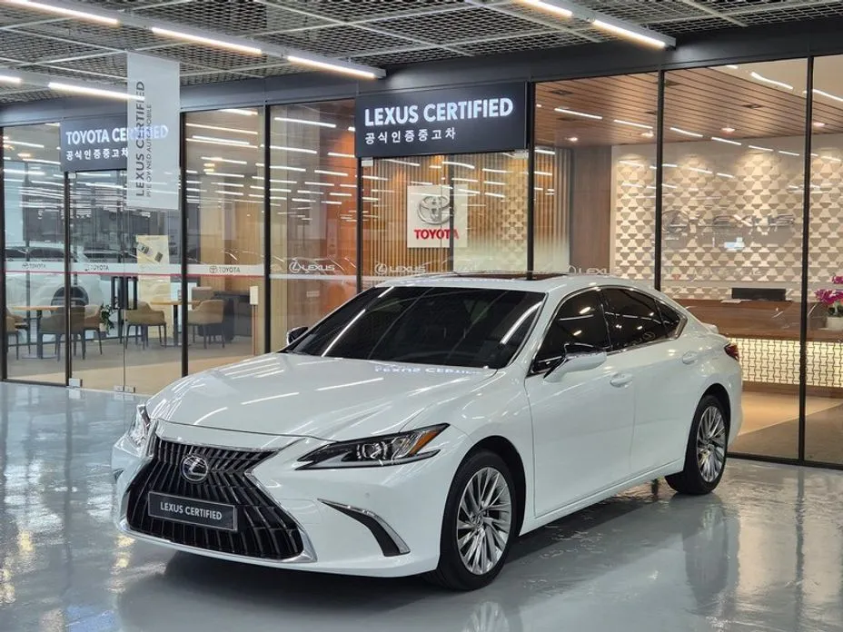 Lexus ES — фото 1