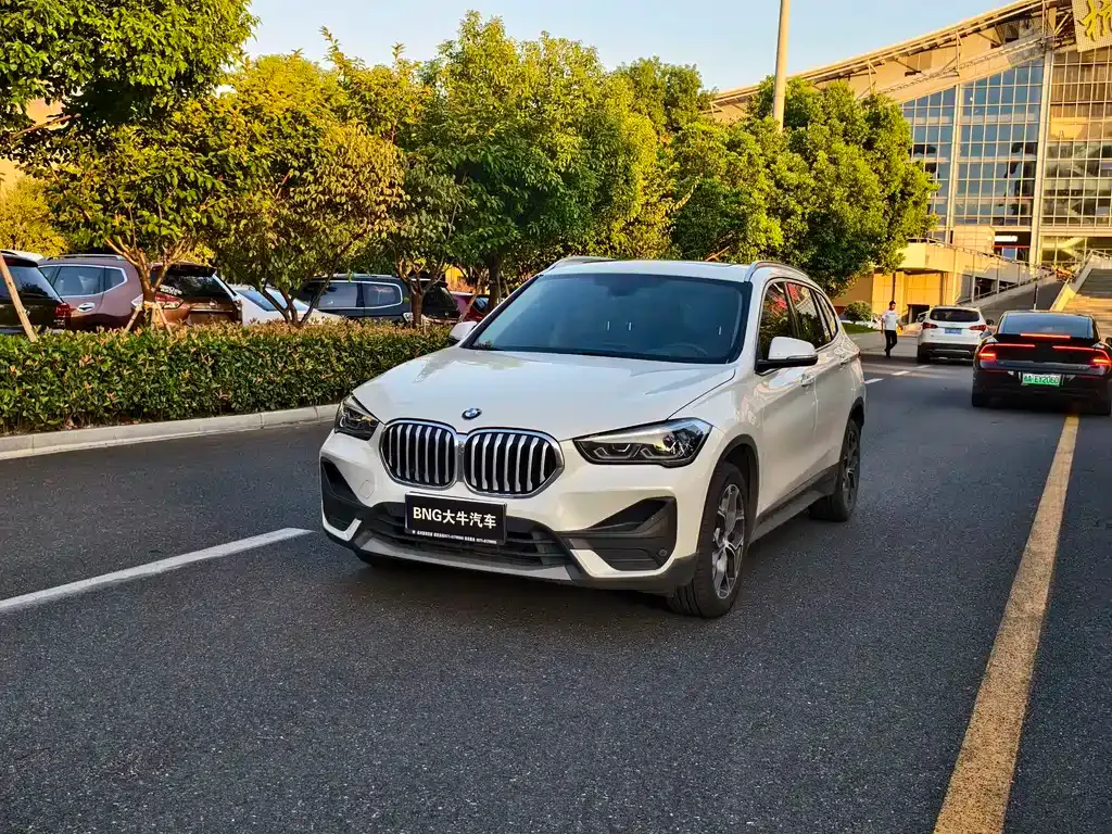 BMW X1 — фото 1