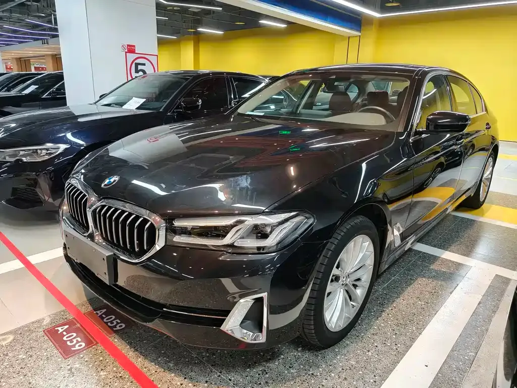 BMW 5 Series — фото 1