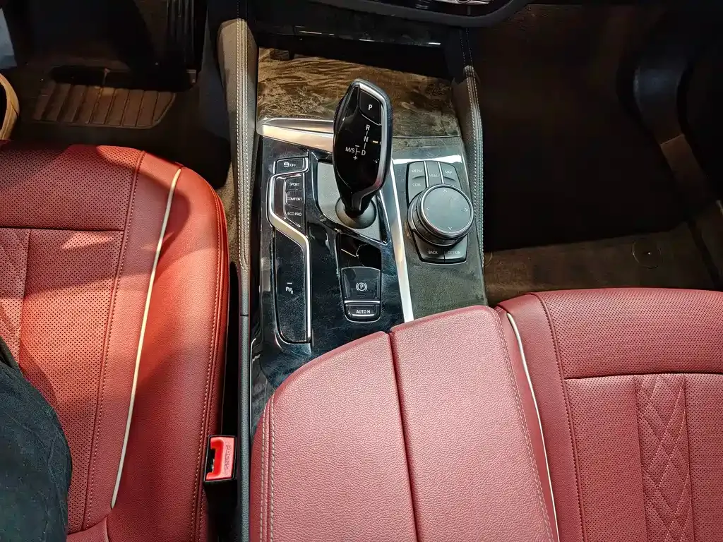 BMW 5 Series — фото 10
