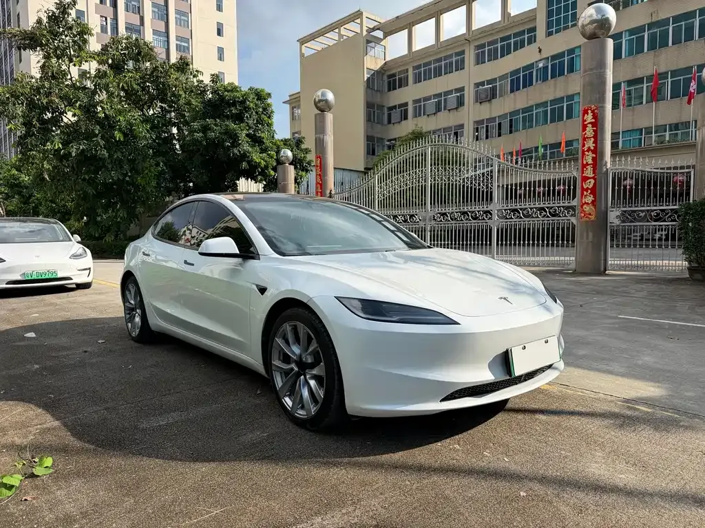 Tesla Model 3 — фото 3