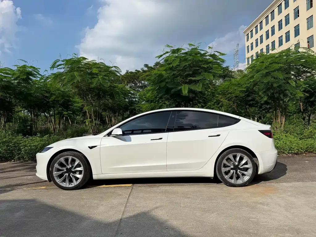 Tesla Model 3 — фото 5