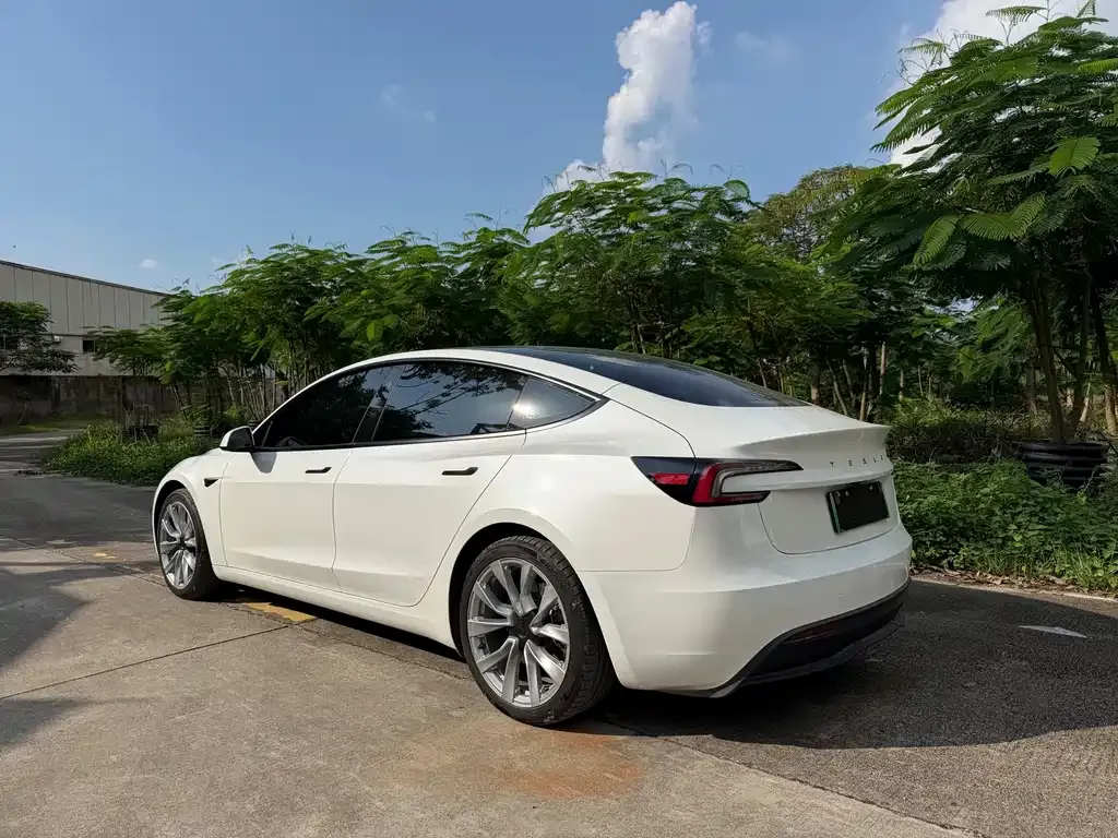 Tesla Model 3 — фото 6