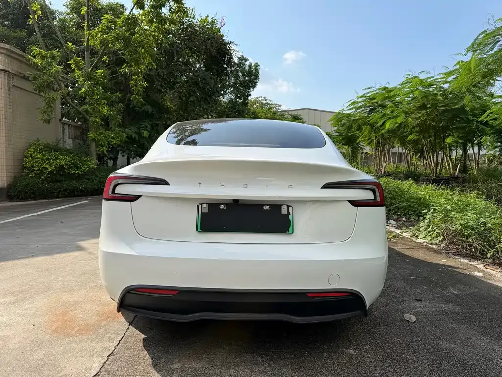 Tesla Model 3 — фото 10