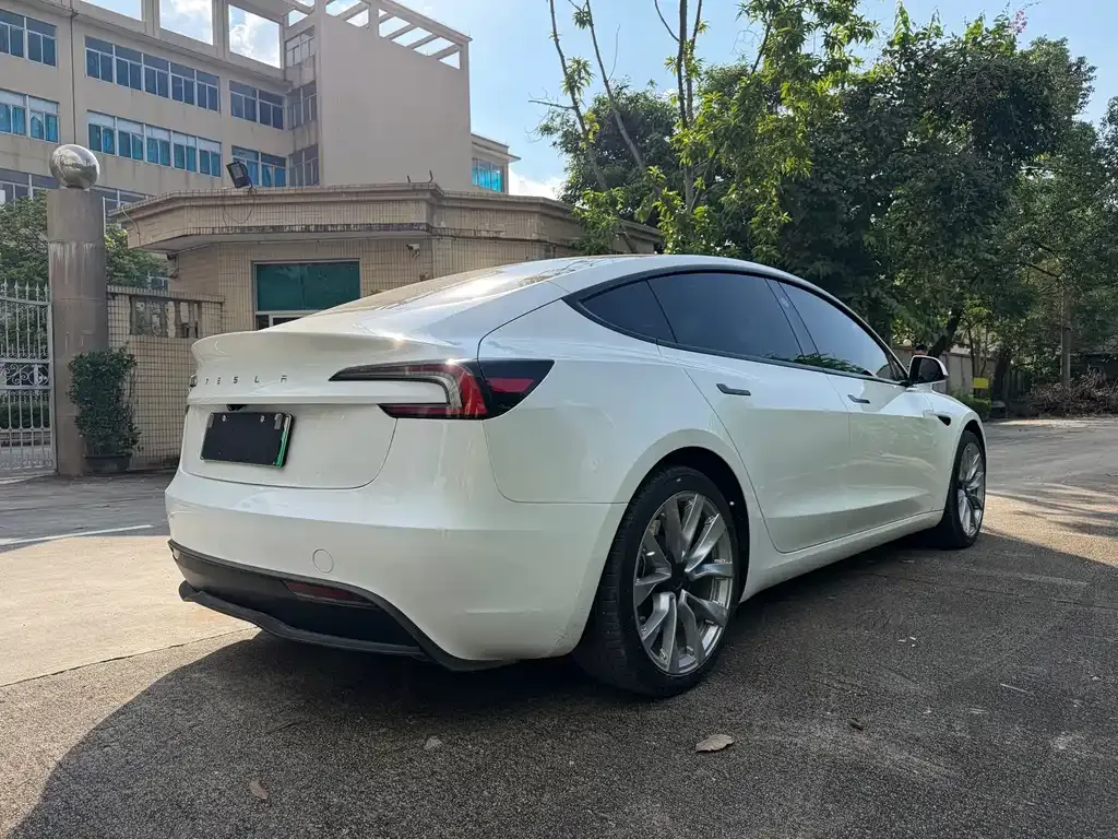 Tesla Model 3 — фото 8