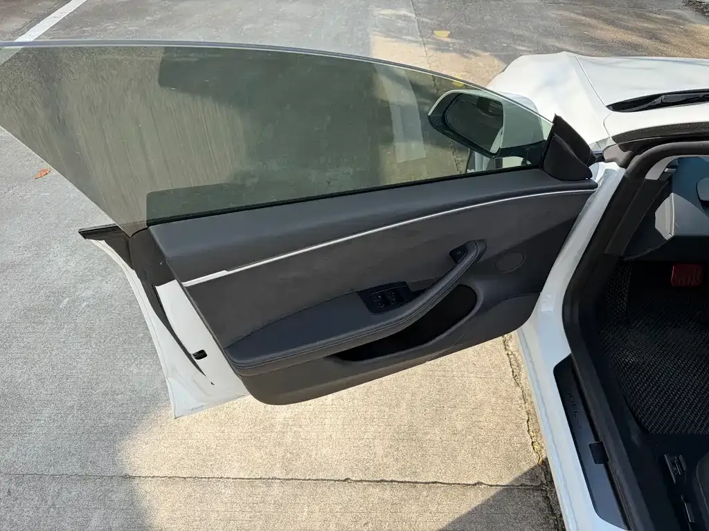 Tesla Model 3 — фото 2