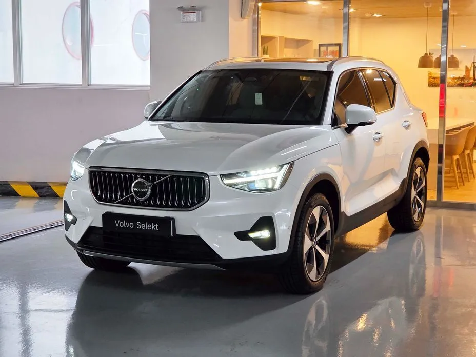 Volvo XC40 — фото 1