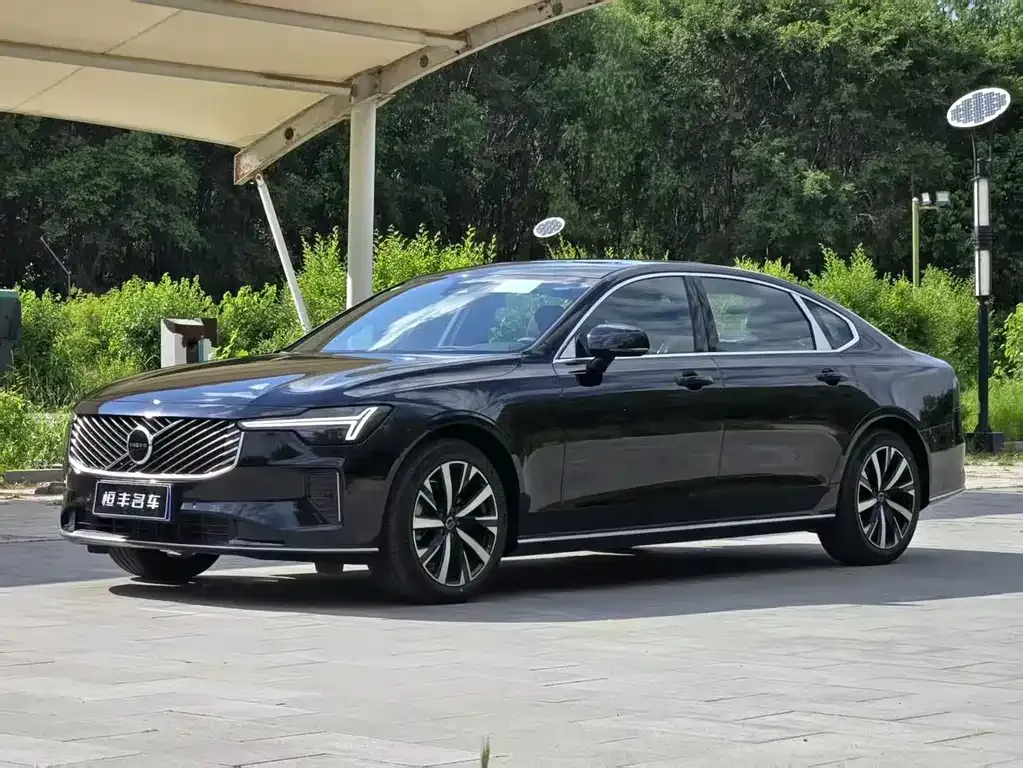 Volvo S90 — фото 1