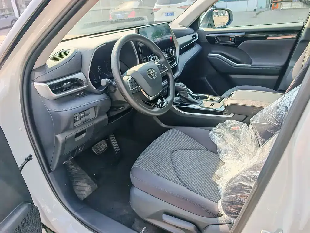 Toyota Highlander — фото 2