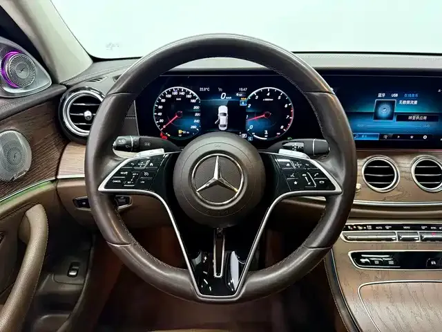 Mercedes-Benz E-Class — фото 2