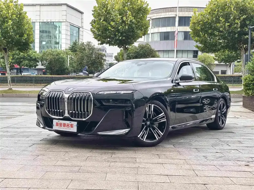 BMW 7 Series — фото 1
