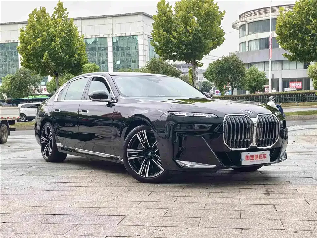 BMW 7 Series — фото 10