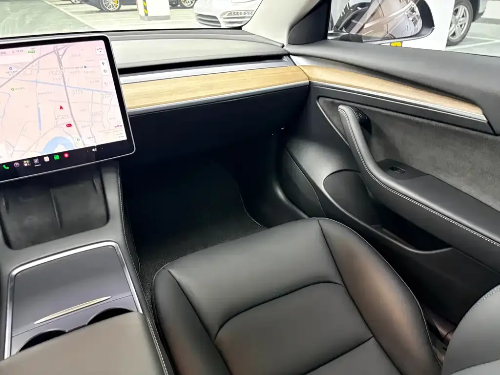 Tesla Model 3 — фото 10