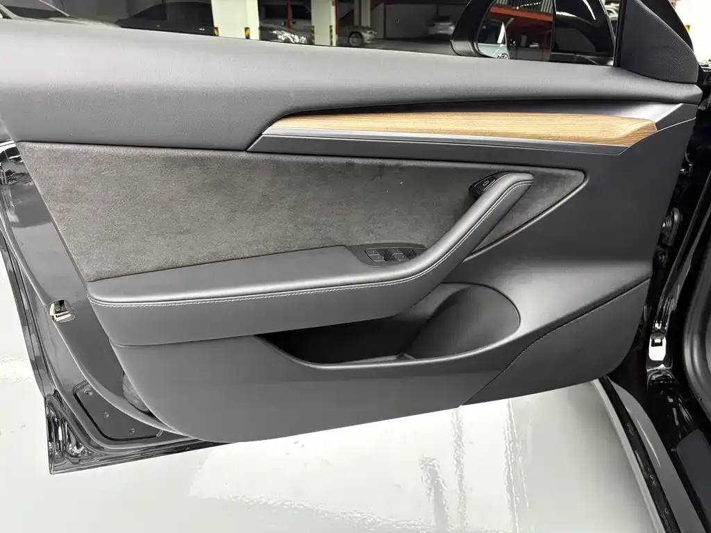 Tesla Model 3 — фото 9