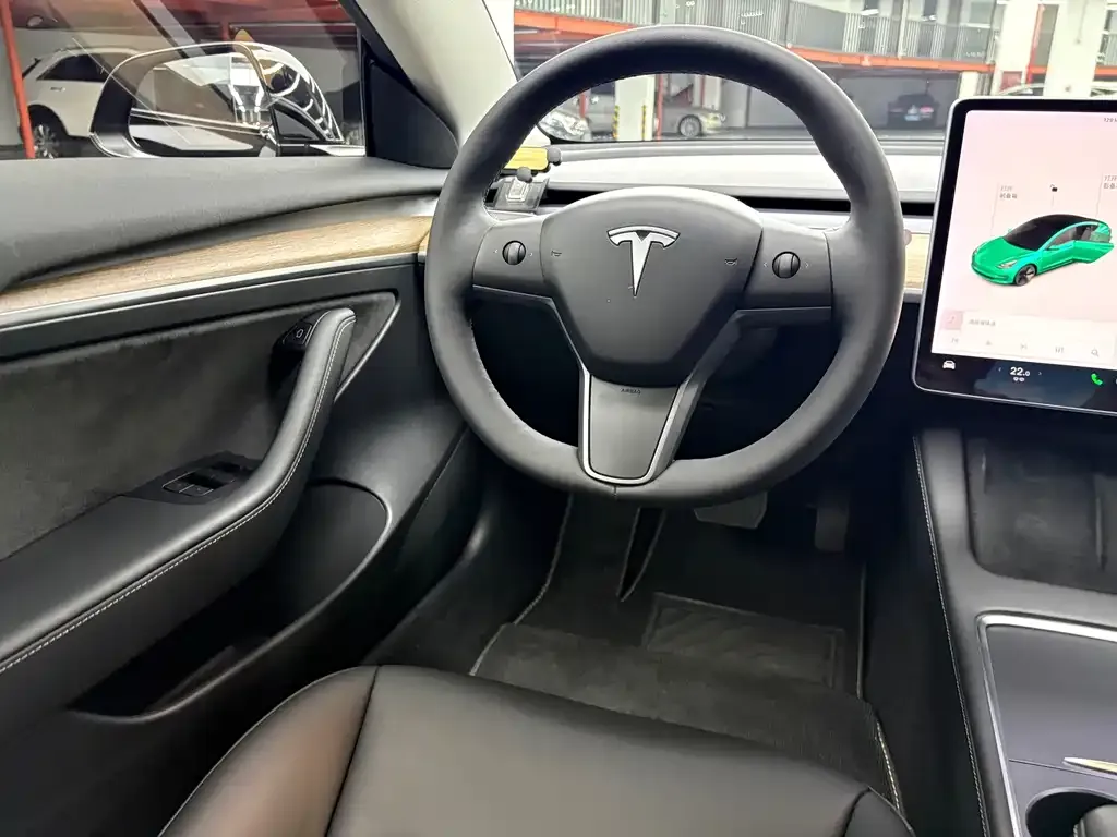 Tesla Model 3 — фото 5