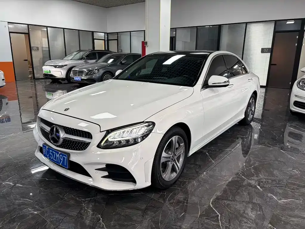 Mercedes-Benz C-Class — фото 1