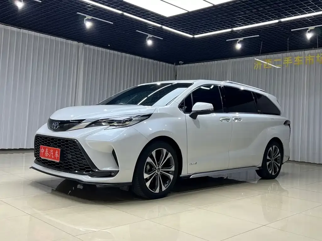 Toyota Granvia — фото 1