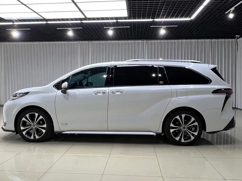 Toyota Granvia — фото 4