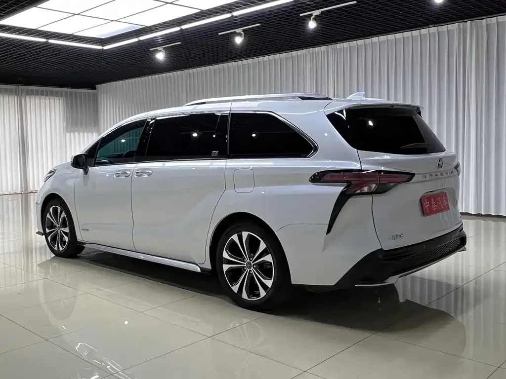 Toyota Granvia — фото 3