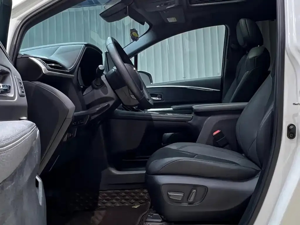 Toyota Granvia — фото 9