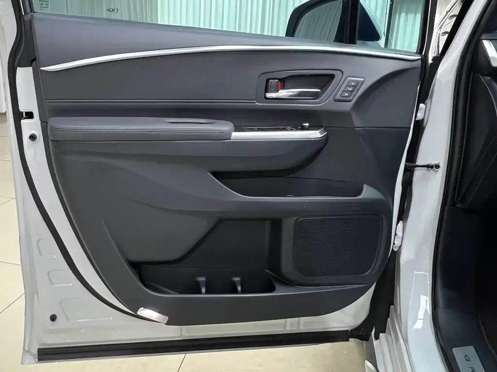 Toyota Granvia — фото 7