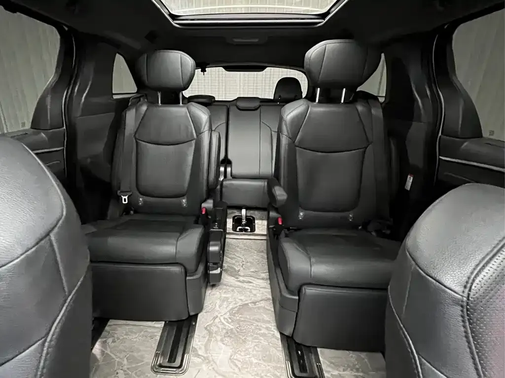 Toyota Granvia — фото 10