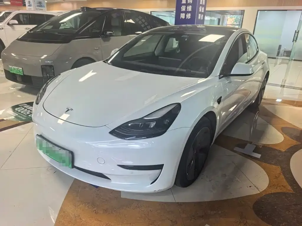 Tesla Model 3 — фото 1