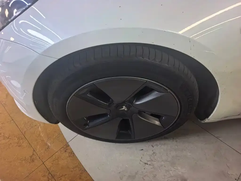 Tesla Model 3 — фото 5