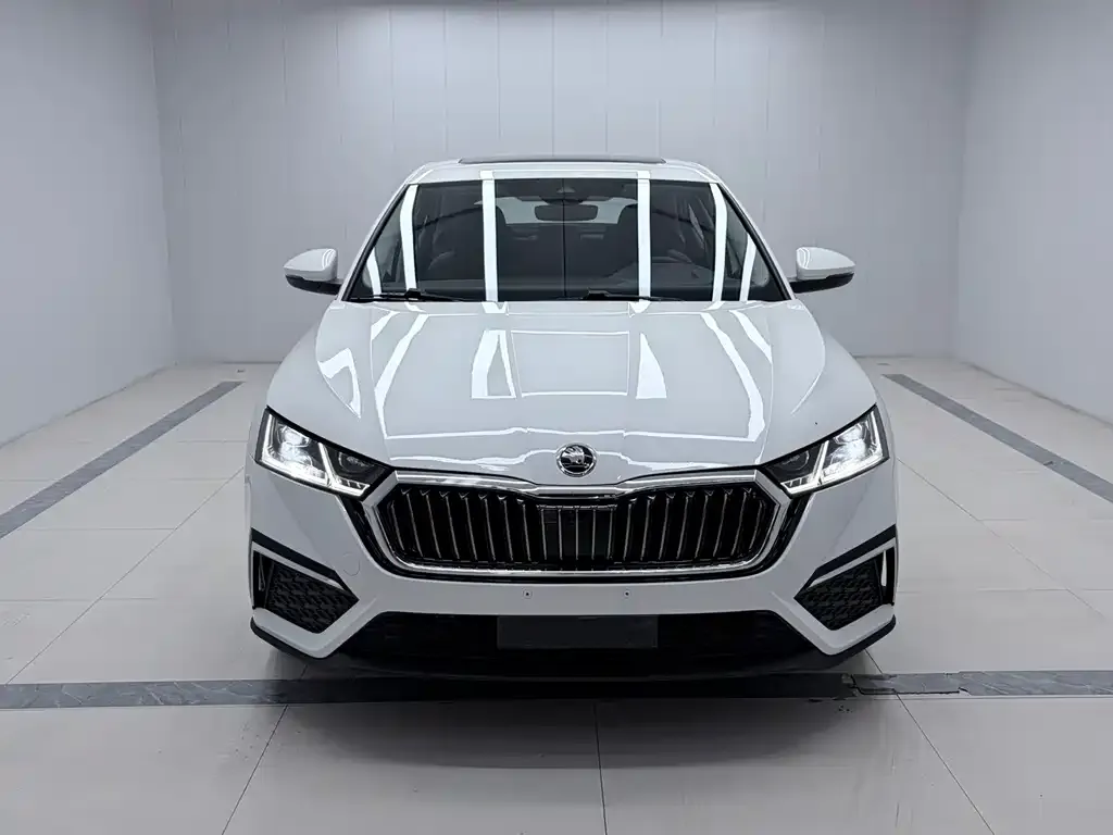 Skoda Octavia — фото 2