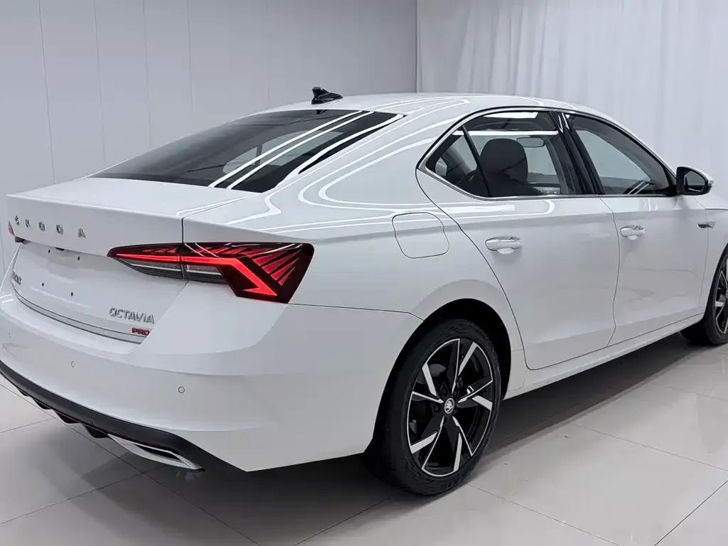 Skoda Octavia — фото 4