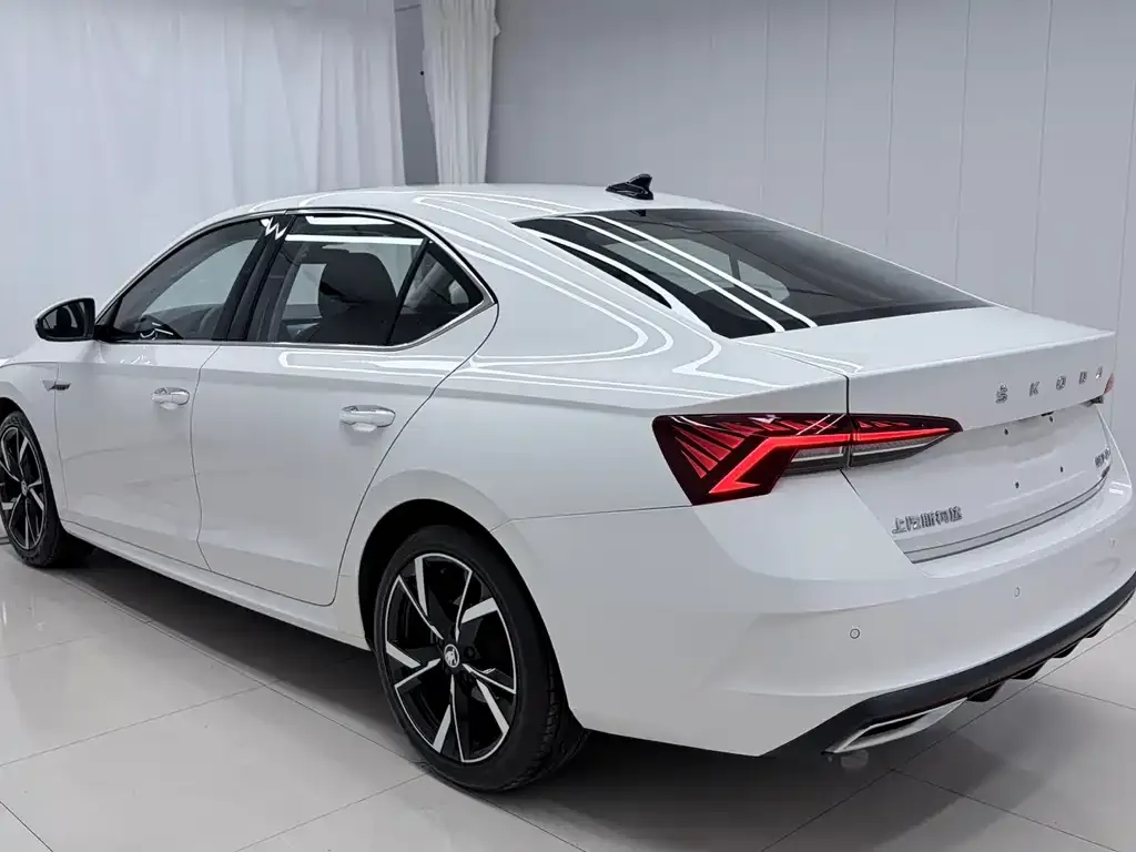 Skoda Octavia — фото 7