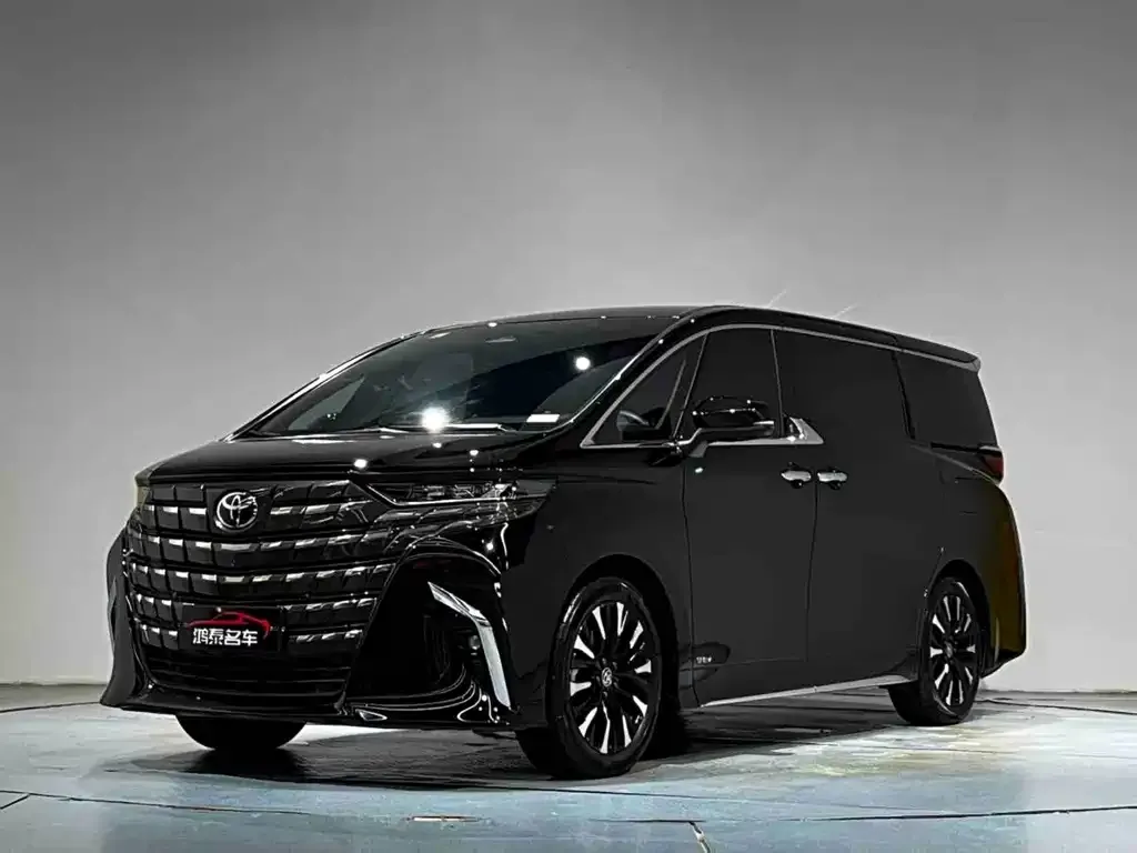 Toyota Alphard — фото 1