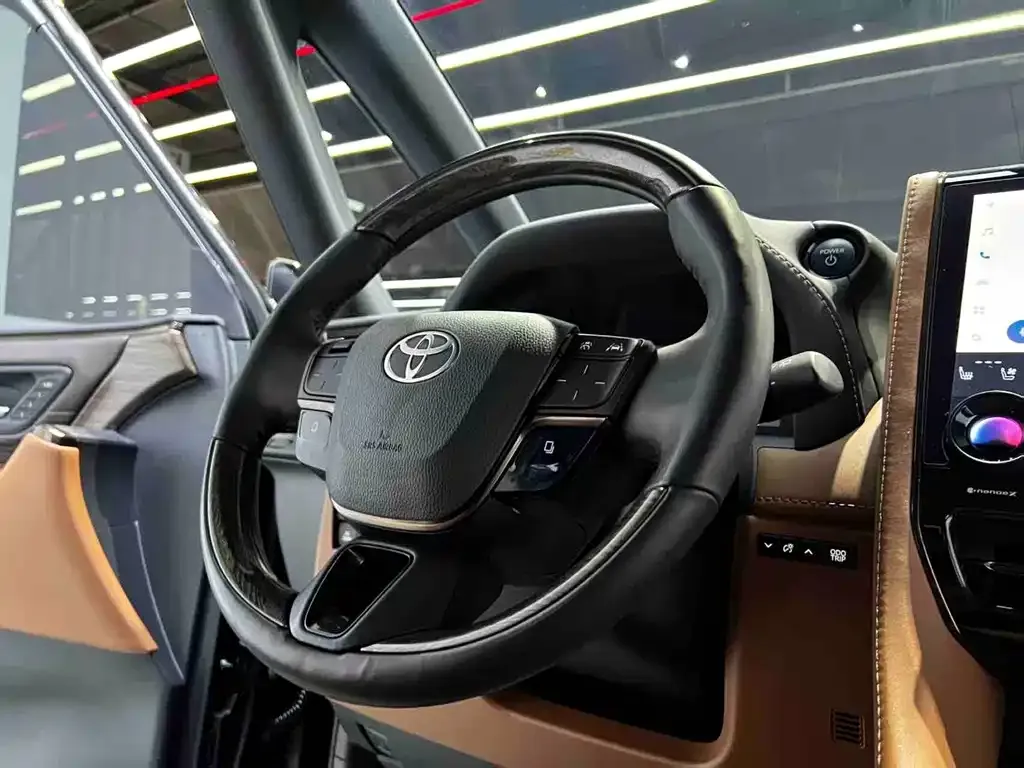 Toyota Alphard — фото 7