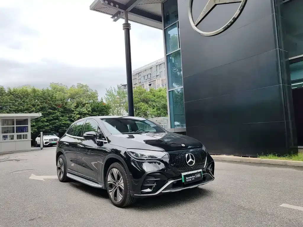 Mercedes-Benz EQE SUV — фото 8