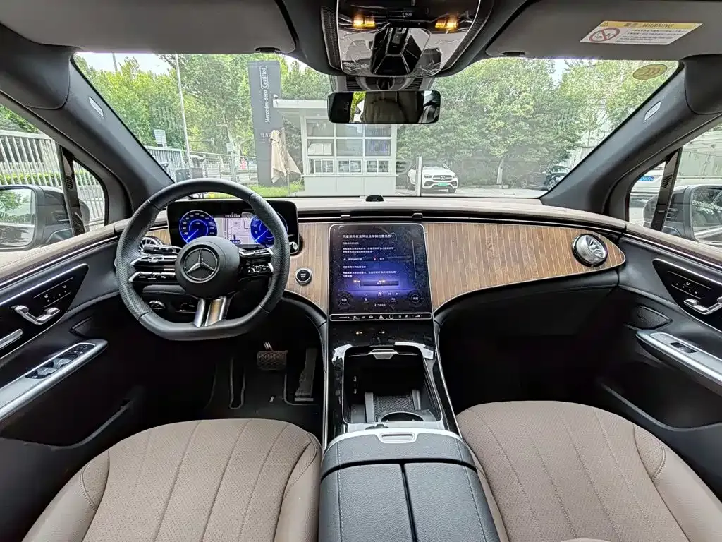 Mercedes-Benz EQE SUV — фото 9