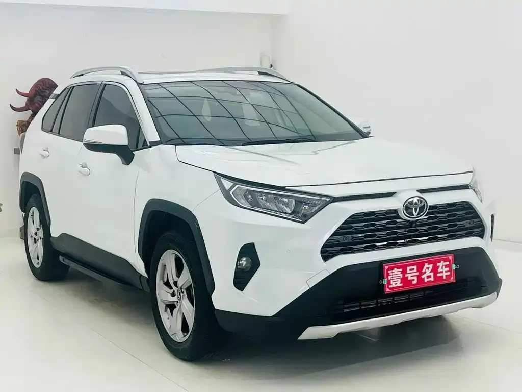 Toyota RAV4 — фото 3