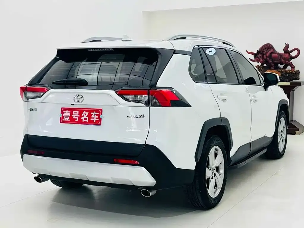 Toyota RAV4 — фото 4